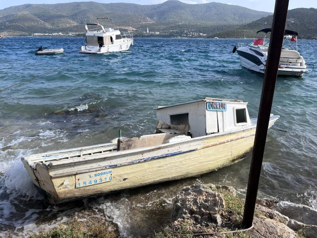 Bodrum'da fırtına 2 tekneyi parçaladı - Resim: 13