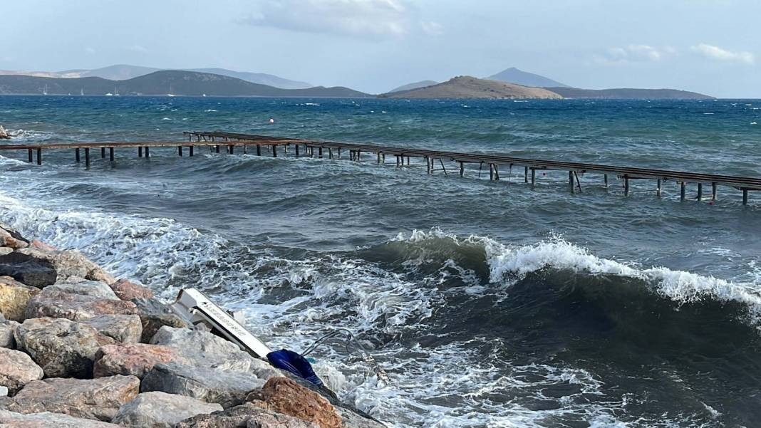 Bodrum'da fırtına 2 tekneyi parçaladı - Resim: 8