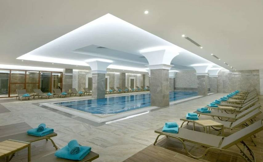 300 odalı lüks otel kelepir fiyata satılacak. Sahibi FETÖ'den hapis cezası almıştı. Türkiye'nin en büyüklerinden biriydi - Resim: 3