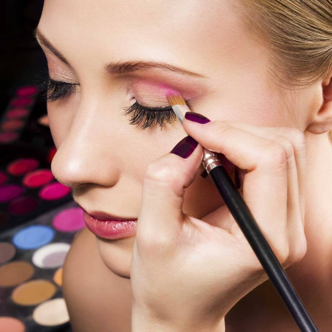 Dünyaca ünlü sanatçılar makyaj ve cilt bakımlarını nasıl yapıyor? Güzellik sırlarını açıkladılar - Resim: 2