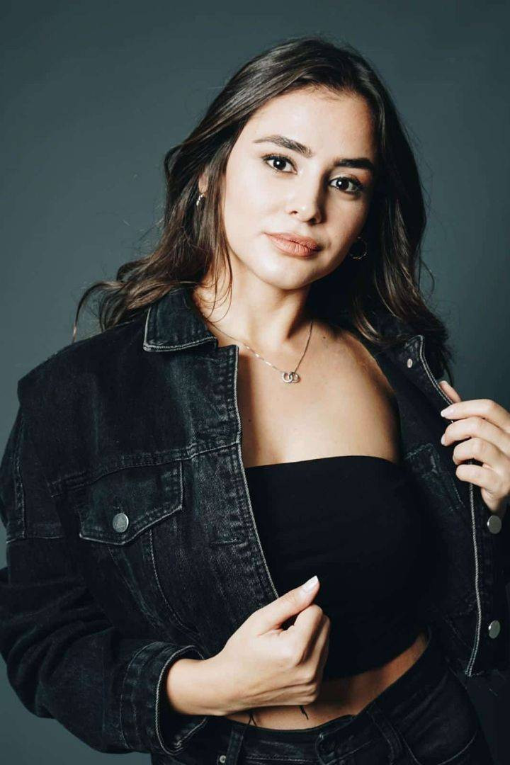 Gönül Dağı'nın yıldızı Hazal Çağlar süper mini elbisesiyle poz verdi. Beğeni butonu çöktü - Resim: 5