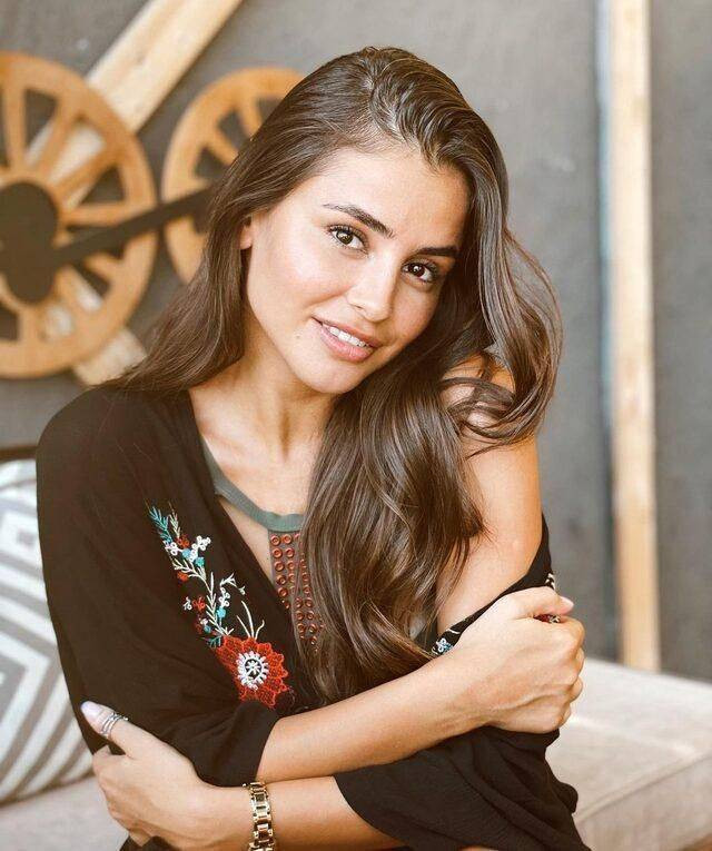 Gönül Dağı'nın yıldızı Hazal Çağlar süper mini elbisesiyle poz verdi. Beğeni butonu çöktü - Resim: 19