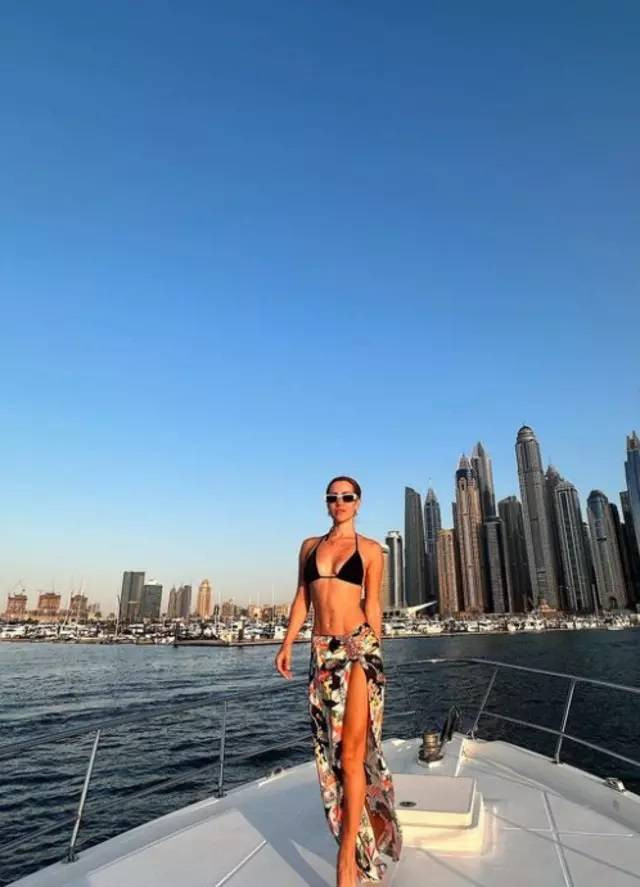 Derya Uluğ bikinili pozlarını peş peşe paylaştı. Fit vücuduyla dikkatleri üzerine çekti - Resim: 8