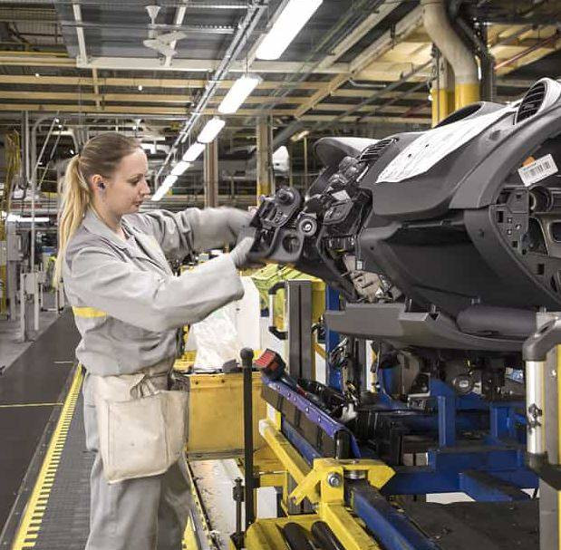 Otomobil devi fabrikasında yenilediği ikinci el araçları satıyor. Uygun fiyata her marka her model araç var. - Resim: 2