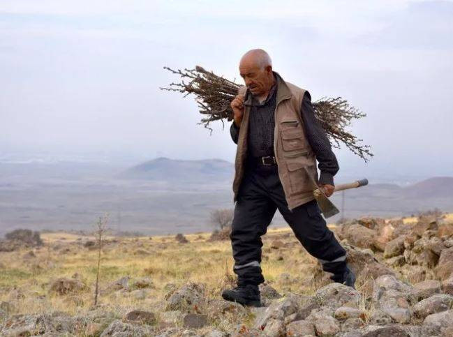 Koca köyde tek başına yaşayan adam hayatını nasıl sürdürdüğünü tek tek anlattı - Resim: 3
