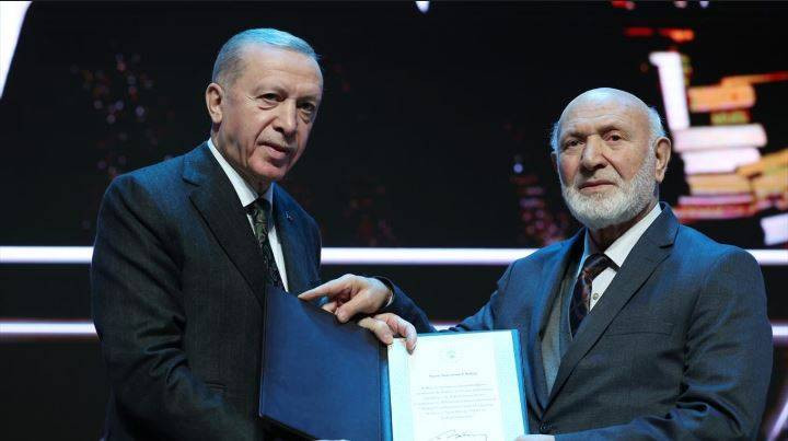 Cumhurbaşkanı Sarayda Kültür ve Sanat Büyük Ödüllerini dağıttı. Ödüllerin hepsi aynı mahalleye gitti - Resim: 2