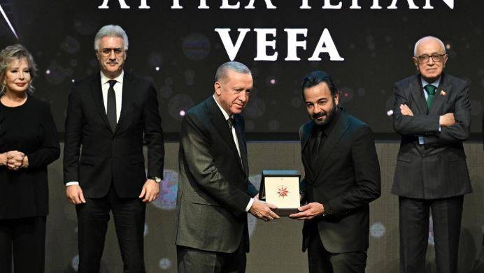 Cumhurbaşkanı Sarayda Kültür ve Sanat Büyük Ödüllerini dağıttı. Ödüllerin hepsi aynı mahalleye gitti - Resim: 14