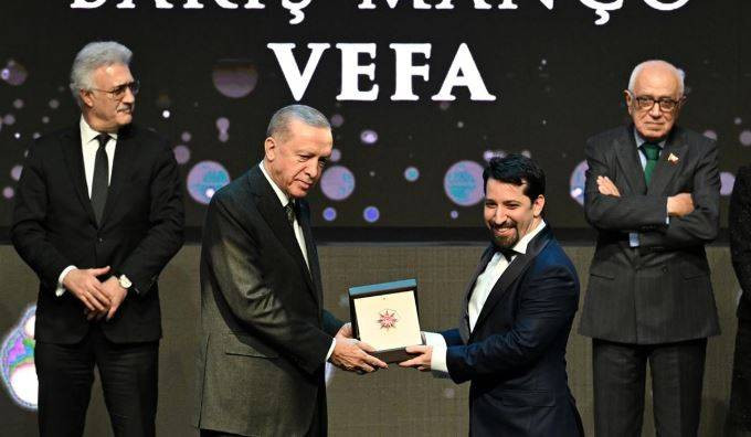 Cumhurbaşkanı Sarayda Kültür ve Sanat Büyük Ödüllerini dağıttı. Ödüllerin hepsi aynı mahalleye gitti - Resim: 15