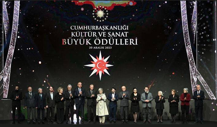 Cumhurbaşkanı Sarayda Kültür ve Sanat Büyük Ödüllerini dağıttı. Ödüllerin hepsi aynı mahalleye gitti - Resim: 16