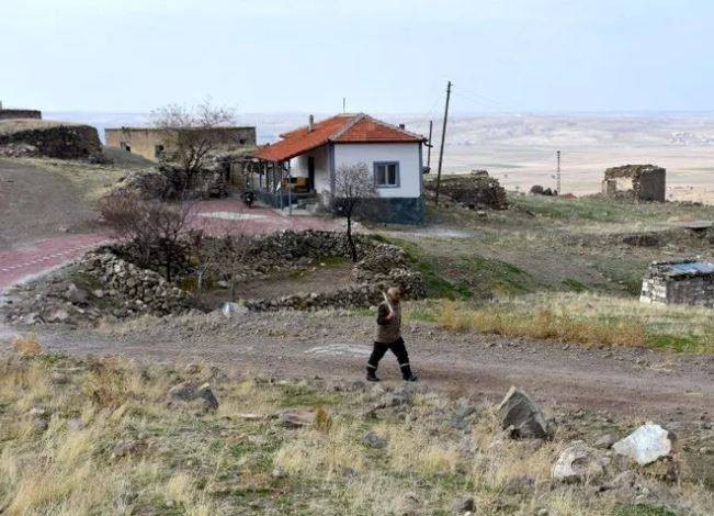 Koca köyde tek başına yaşayan adam hayatını nasıl sürdürdüğünü tek tek anlattı - Resim: 2