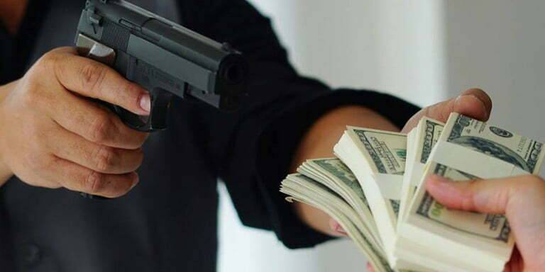 Maskeli hırsızlar ile kravatlı hırsızlar arasındaki fark. Bir gün bir banka soyulur - Resim: 8