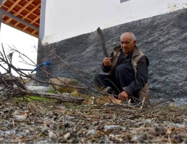 Koca köyde tek başına yaşayan adam hayatını nasıl sürdürdüğünü tek tek anlattı - Resim: 6