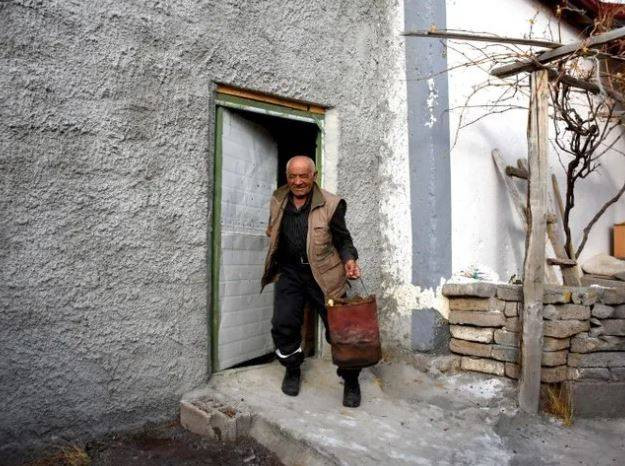 Koca köyde tek başına yaşayan adam hayatını nasıl sürdürdüğünü tek tek anlattı - Resim: 8