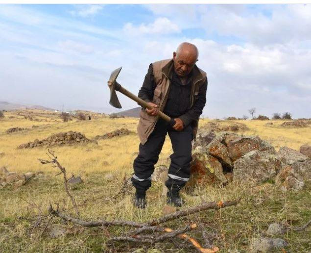 Koca köyde tek başına yaşayan adam hayatını nasıl sürdürdüğünü tek tek anlattı - Resim: 9