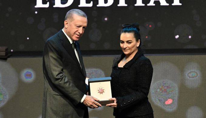 Cumhurbaşkanı Sarayda Kültür ve Sanat Büyük Ödüllerini dağıttı. Ödüllerin hepsi aynı mahalleye gitti - Resim: 9