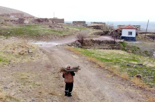 Koca köyde tek başına yaşayan adam hayatını nasıl sürdürdüğünü tek tek anlattı - Resim: 10