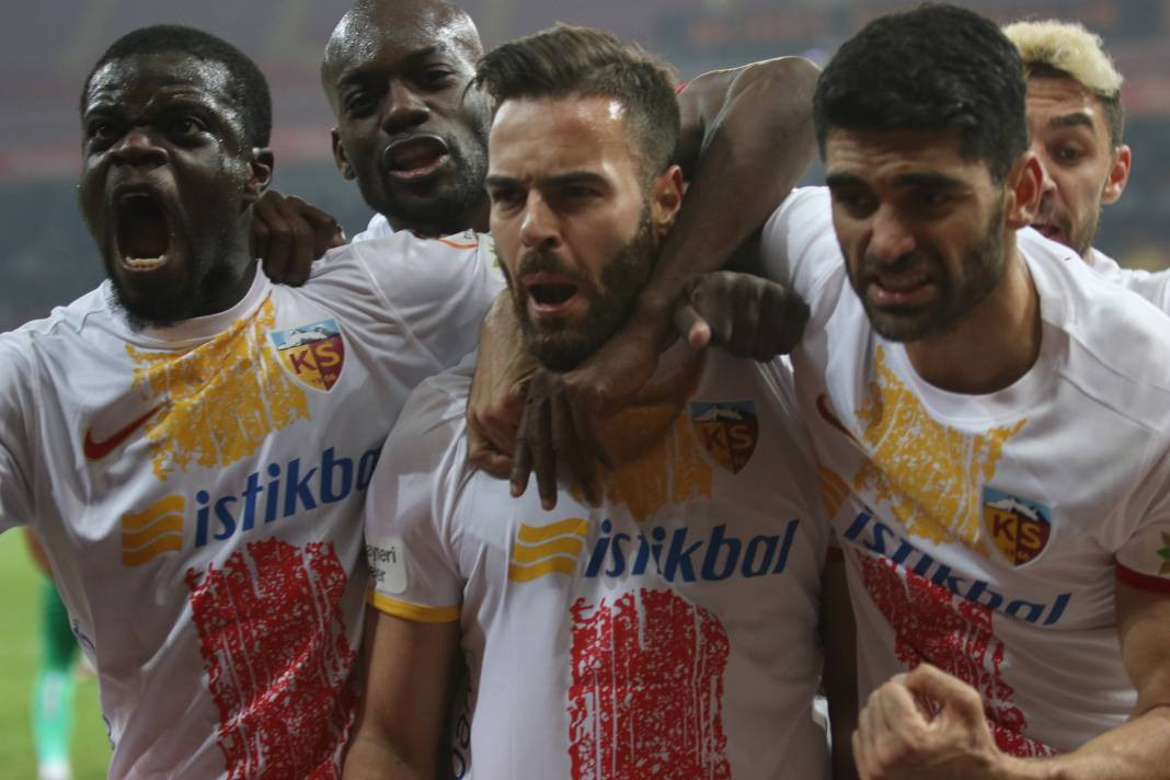 Fotoğraflarla Kayserispor Fenerbahçe maçı... Nefes kesen maçta neler oldu neler - Resim: 3