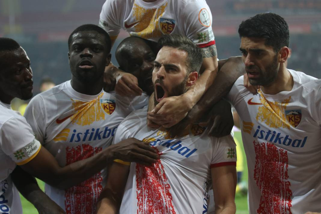 Fotoğraflarla Kayserispor Fenerbahçe maçı... Nefes kesen maçta neler oldu neler - Resim: 20