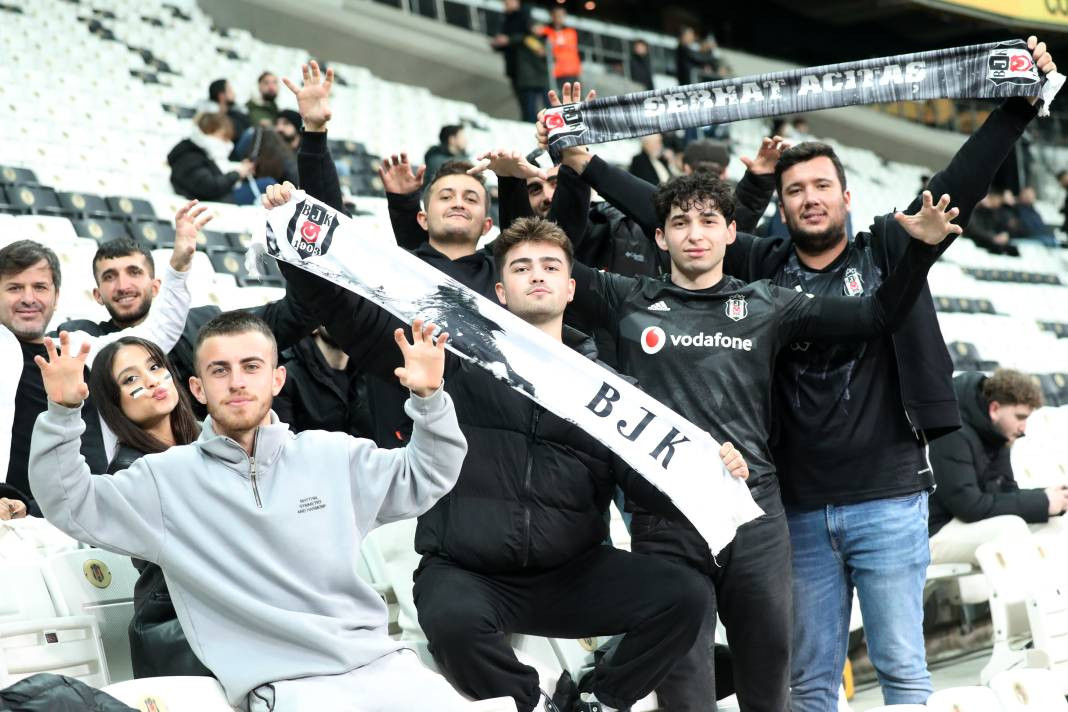Beşiktaş taraftarı için sezon artık çile! Alanya'dan 3 yediler maç sonu özür dilediler. Alanyaspor Beşiktaş maçının çok özel fotoğrafları - Resim: 74
