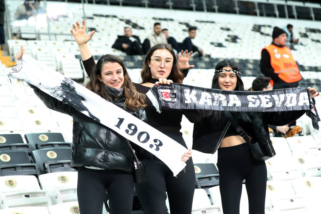 Beşiktaş taraftarı için sezon artık çile! Alanya'dan 3 yediler maç sonu özür dilediler. Alanyaspor Beşiktaş maçının çok özel fotoğrafları - Resim: 73