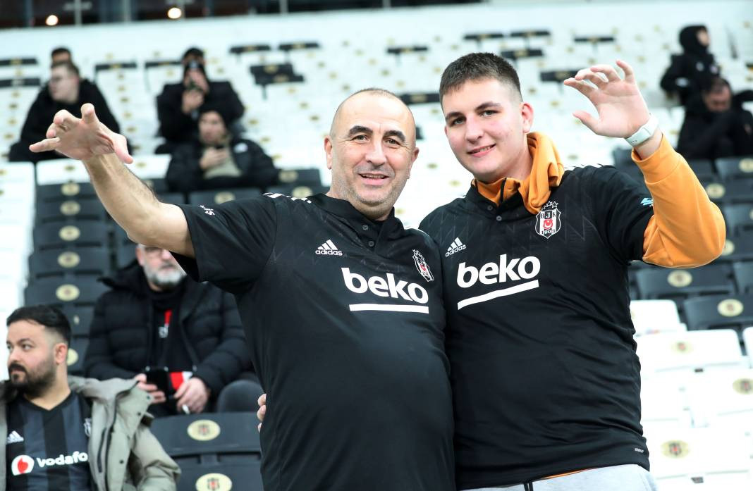 Beşiktaş taraftarı için sezon artık çile! Alanya'dan 3 yediler maç sonu özür dilediler. Alanyaspor Beşiktaş maçının çok özel fotoğrafları - Resim: 72