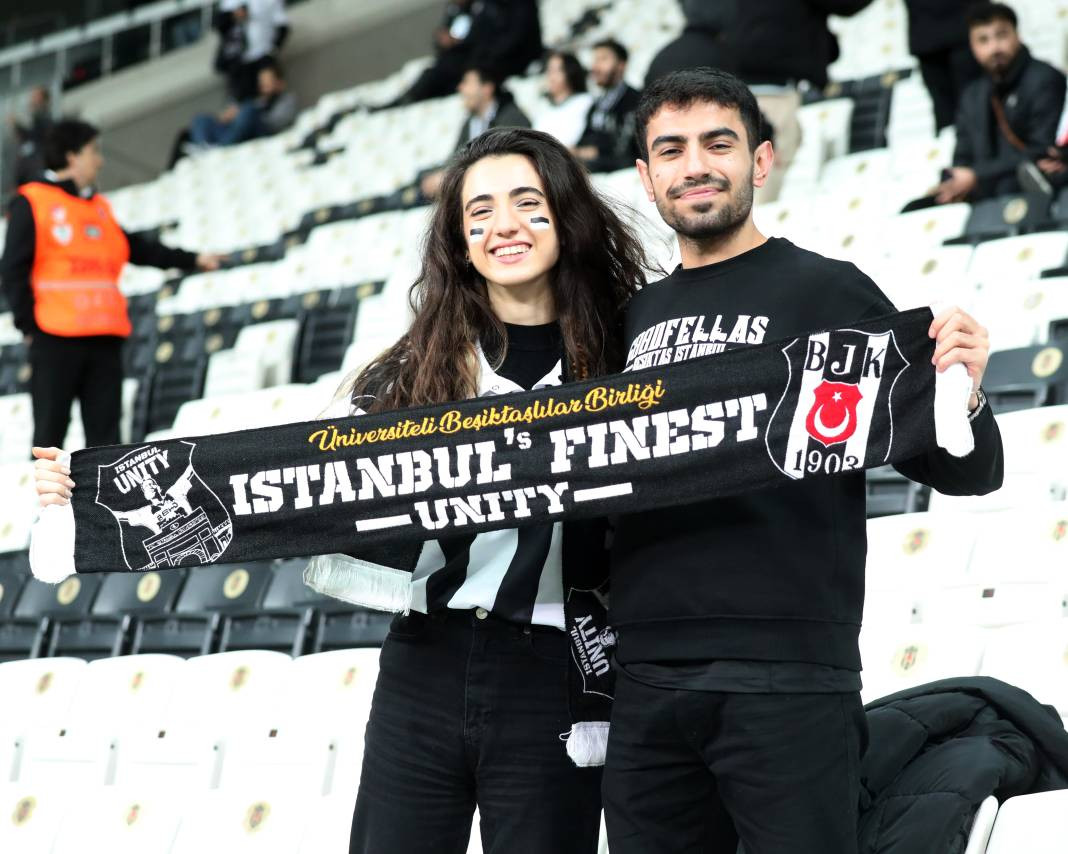 Beşiktaş taraftarı için sezon artık çile! Alanya'dan 3 yediler maç sonu özür dilediler. Alanyaspor Beşiktaş maçının çok özel fotoğrafları - Resim: 71