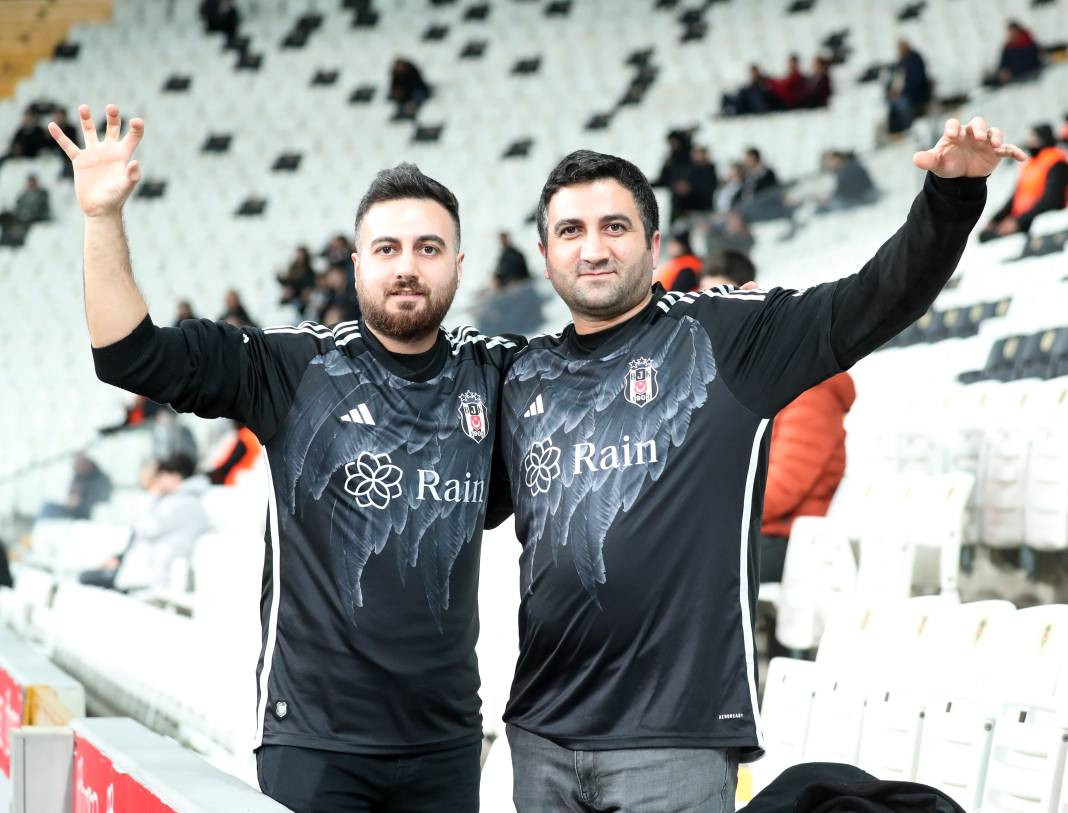 Beşiktaş taraftarı için sezon artık çile! Alanya'dan 3 yediler maç sonu özür dilediler. Alanyaspor Beşiktaş maçının çok özel fotoğrafları - Resim: 70