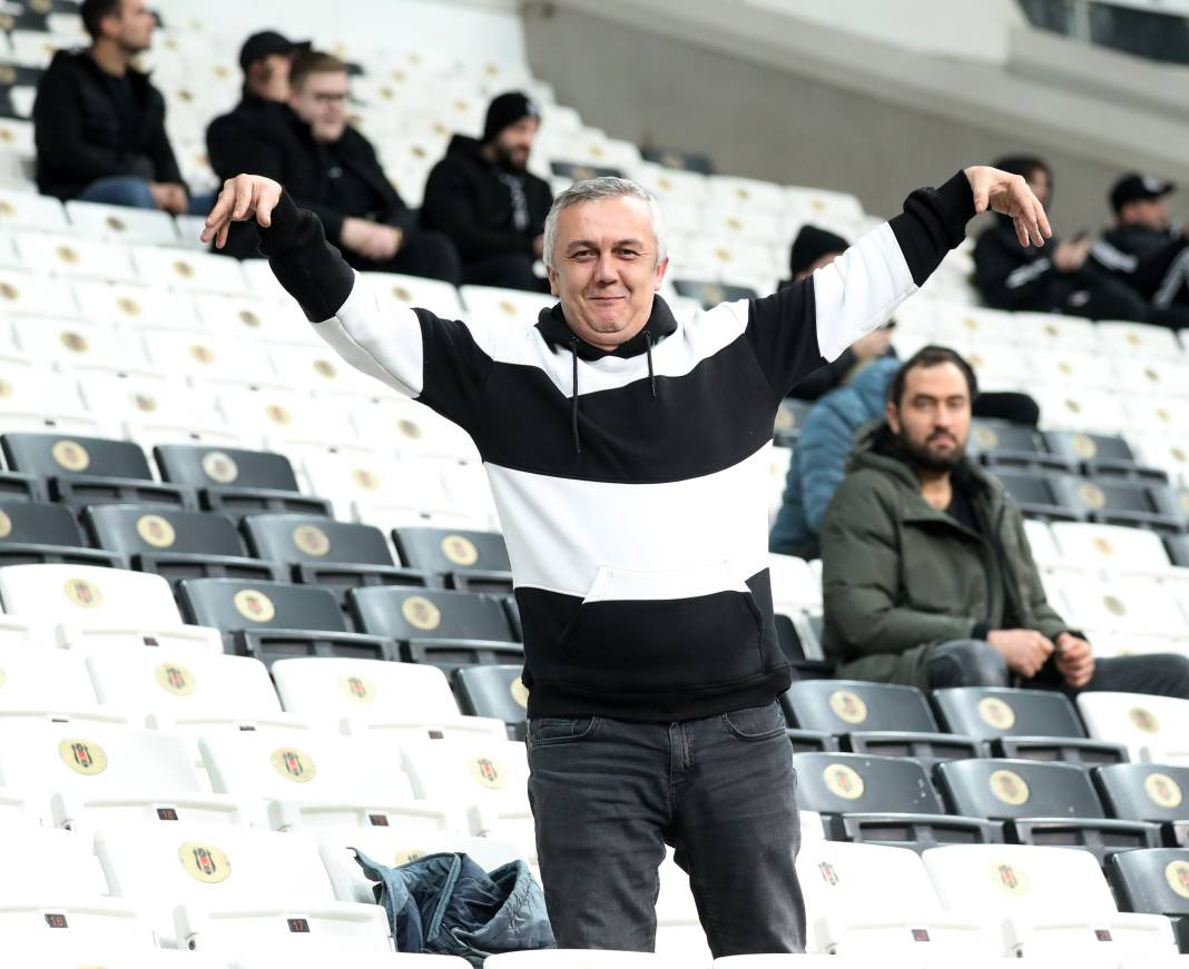 Beşiktaş taraftarı için sezon artık çile! Alanya'dan 3 yediler maç sonu özür dilediler. Alanyaspor Beşiktaş maçının çok özel fotoğrafları - Resim: 68