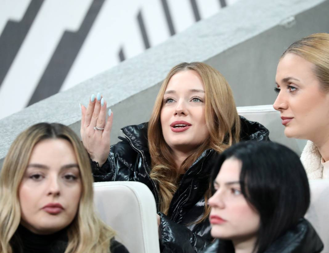 Beşiktaş taraftarı için sezon artık çile! Alanya'dan 3 yediler maç sonu özür dilediler. Alanyaspor Beşiktaş maçının çok özel fotoğrafları - Resim: 59