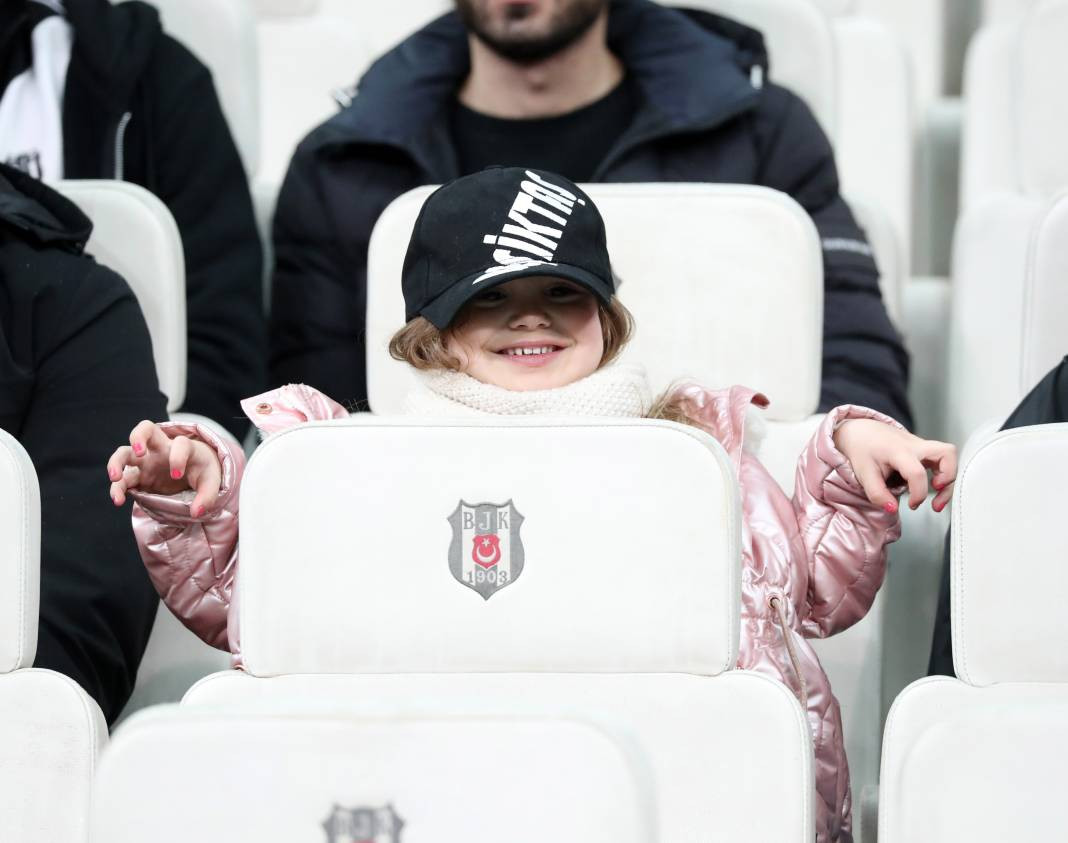 Beşiktaş taraftarı için sezon artık çile! Alanya'dan 3 yediler maç sonu özür dilediler. Alanyaspor Beşiktaş maçının çok özel fotoğrafları - Resim: 56