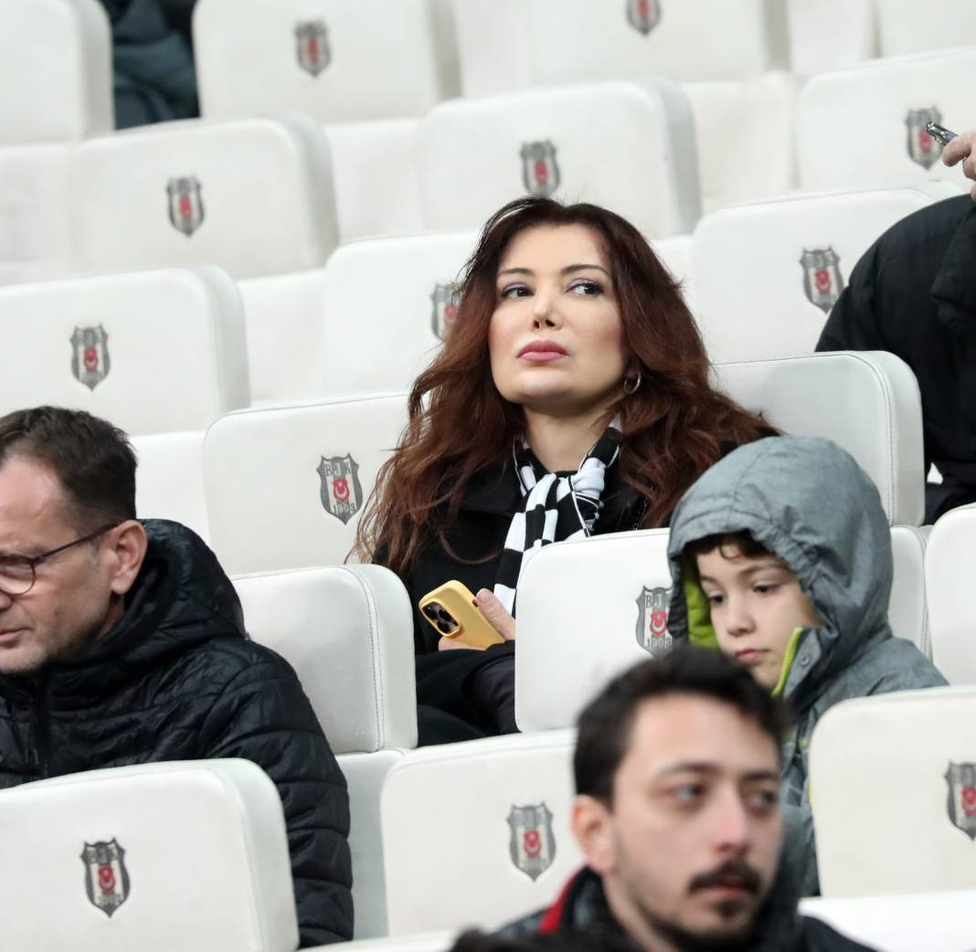 Beşiktaş taraftarı için sezon artık çile! Alanya'dan 3 yediler maç sonu özür dilediler. Alanyaspor Beşiktaş maçının çok özel fotoğrafları - Resim: 57