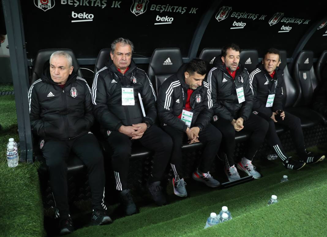 Beşiktaş taraftarı için sezon artık çile! Alanya'dan 3 yediler maç sonu özür dilediler. Alanyaspor Beşiktaş maçının çok özel fotoğrafları - Resim: 53