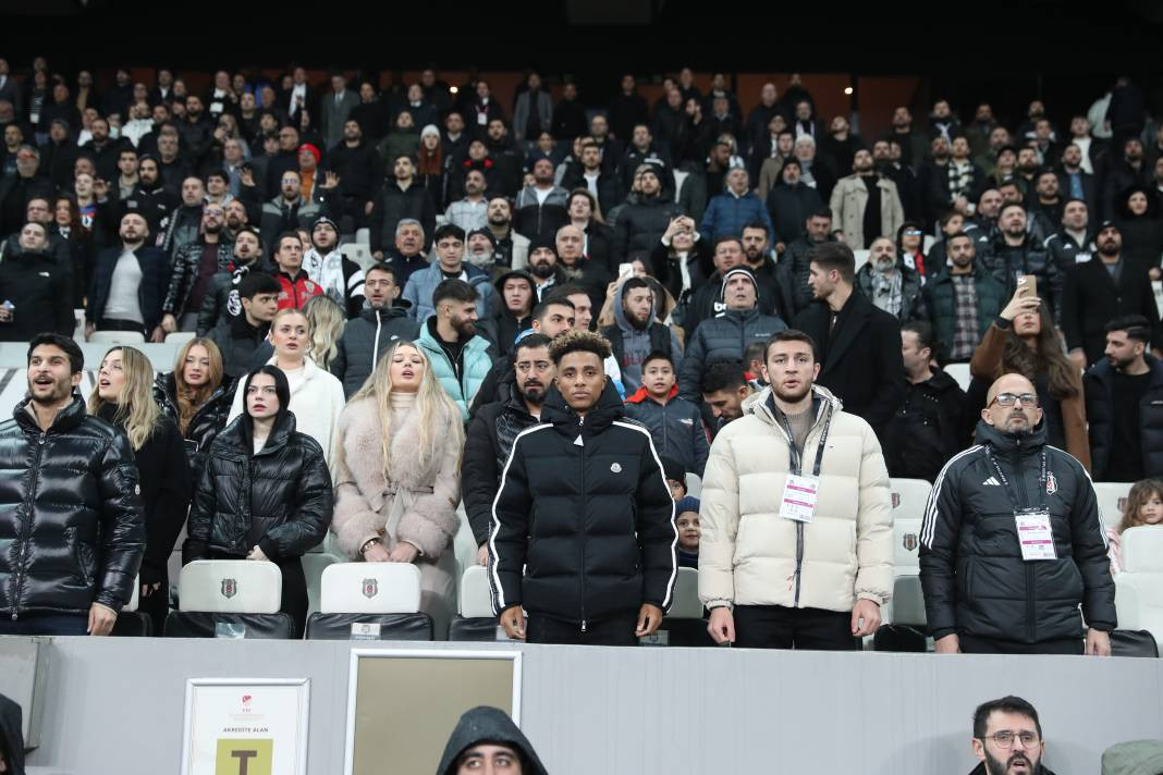 Beşiktaş taraftarı için sezon artık çile! Alanya'dan 3 yediler maç sonu özür dilediler. Alanyaspor Beşiktaş maçının çok özel fotoğrafları - Resim: 51