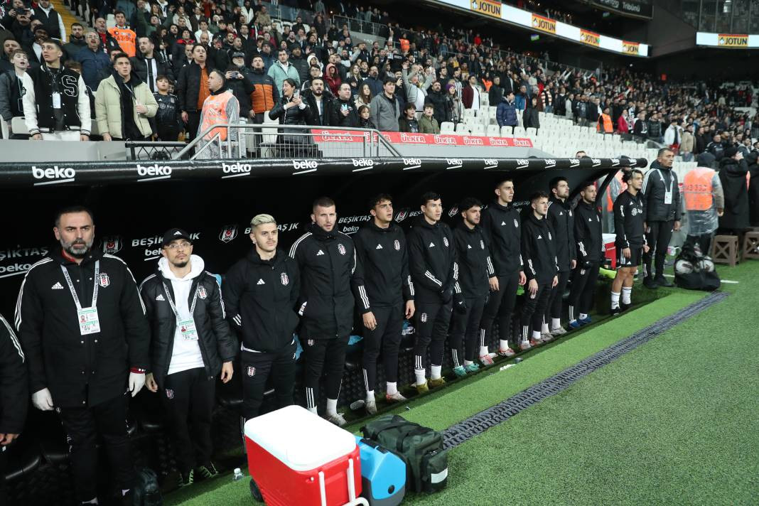 Beşiktaş taraftarı için sezon artık çile! Alanya'dan 3 yediler maç sonu özür dilediler. Alanyaspor Beşiktaş maçının çok özel fotoğrafları - Resim: 46