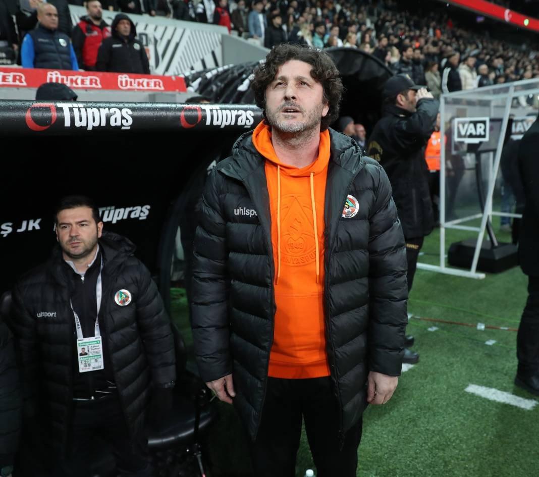 Beşiktaş taraftarı için sezon artık çile! Alanya'dan 3 yediler maç sonu özür dilediler. Alanyaspor Beşiktaş maçının çok özel fotoğrafları - Resim: 50