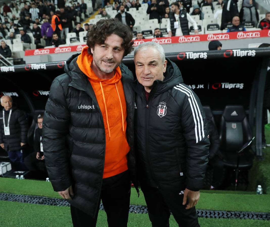 Beşiktaş taraftarı için sezon artık çile! Alanya'dan 3 yediler maç sonu özür dilediler. Alanyaspor Beşiktaş maçının çok özel fotoğrafları - Resim: 47