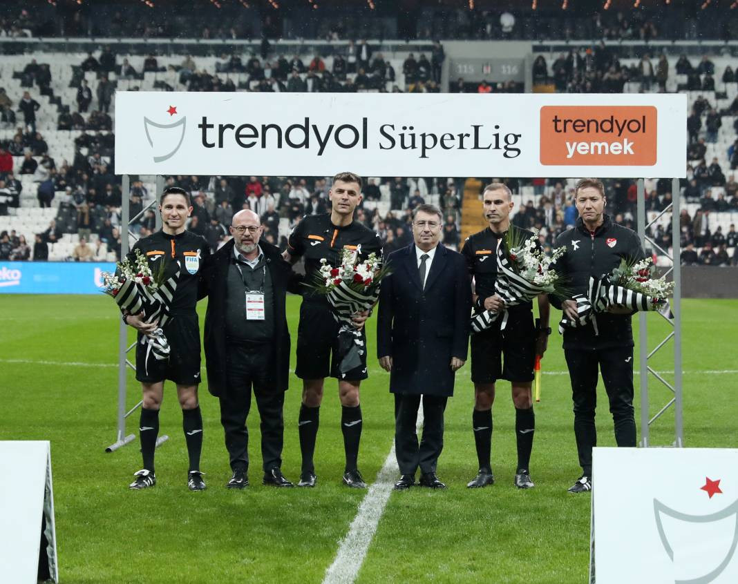 Beşiktaş taraftarı için sezon artık çile! Alanya'dan 3 yediler maç sonu özür dilediler. Alanyaspor Beşiktaş maçının çok özel fotoğrafları - Resim: 48