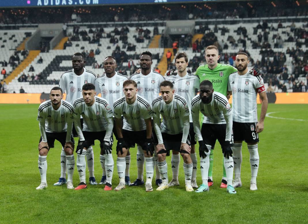 Beşiktaş taraftarı için sezon artık çile! Alanya'dan 3 yediler maç sonu özür dilediler. Alanyaspor Beşiktaş maçının çok özel fotoğrafları - Resim: 44