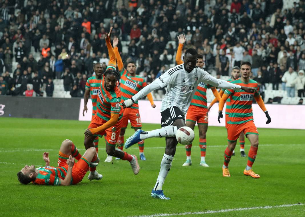 Beşiktaş taraftarı için sezon artık çile! Alanya'dan 3 yediler maç sonu özür dilediler. Alanyaspor Beşiktaş maçının çok özel fotoğrafları - Resim: 40
