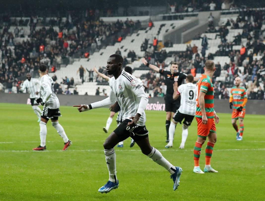 Beşiktaş taraftarı için sezon artık çile! Alanya'dan 3 yediler maç sonu özür dilediler. Alanyaspor Beşiktaş maçının çok özel fotoğrafları - Resim: 39