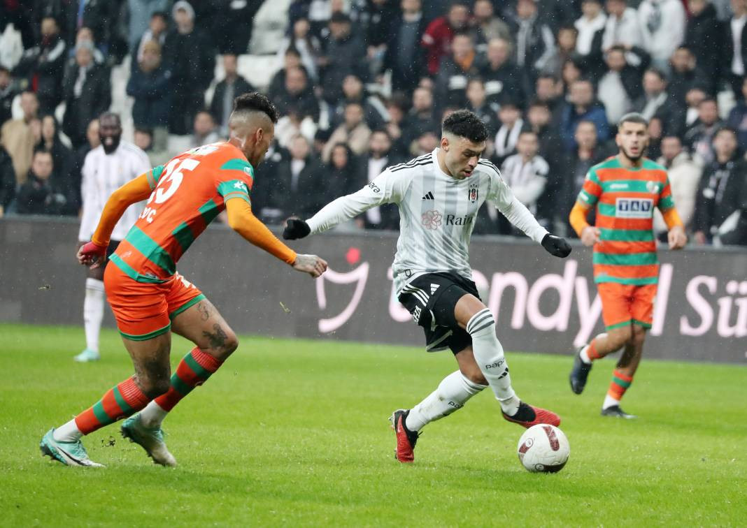 Beşiktaş taraftarı için sezon artık çile! Alanya'dan 3 yediler maç sonu özür dilediler. Alanyaspor Beşiktaş maçının çok özel fotoğrafları - Resim: 32