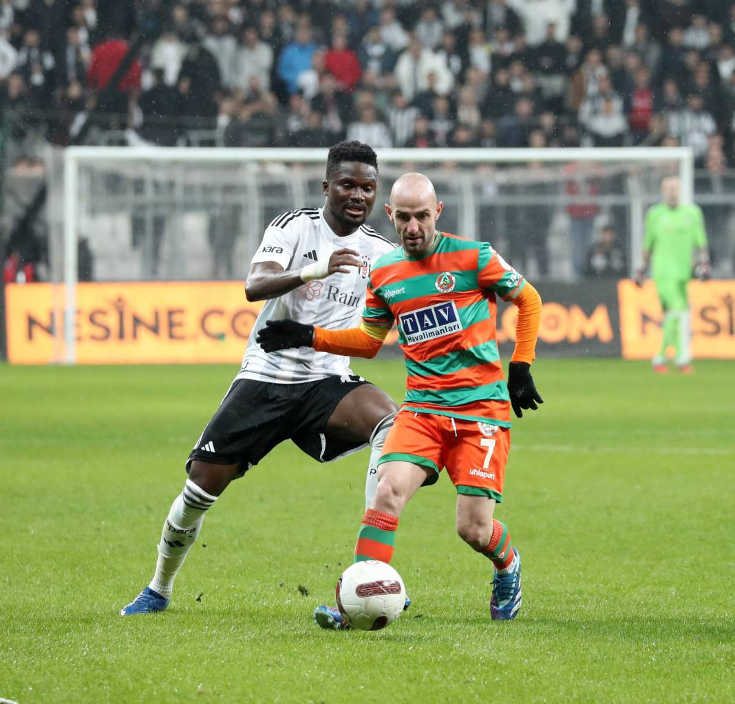Beşiktaş taraftarı için sezon artık çile! Alanya'dan 3 yediler maç sonu özür dilediler. Alanyaspor Beşiktaş maçının çok özel fotoğrafları - Resim: 30