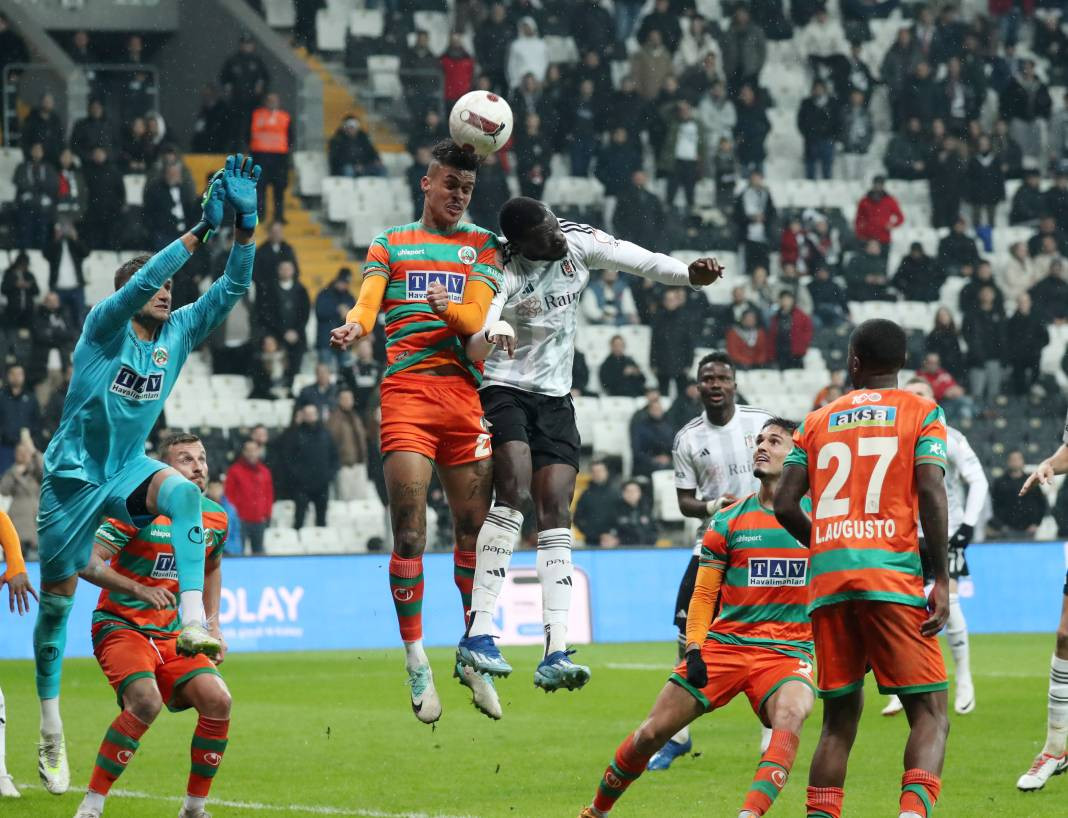 Beşiktaş taraftarı için sezon artık çile! Alanya'dan 3 yediler maç sonu özür dilediler. Alanyaspor Beşiktaş maçının çok özel fotoğrafları - Resim: 29