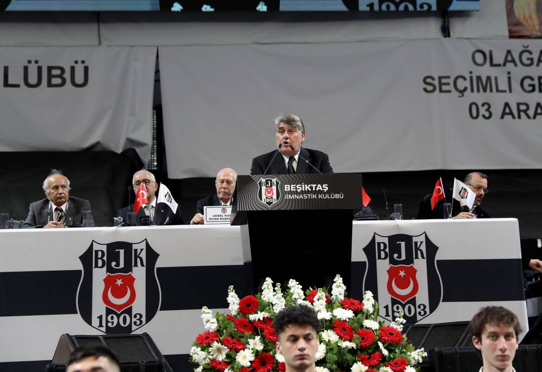 Beşiktaş'ın 35. başkanı belli oluyor. Serdal Adalı mı Hasan Arat mı? Genel kuruldan en güzel fotoğraflar - Resim: 17