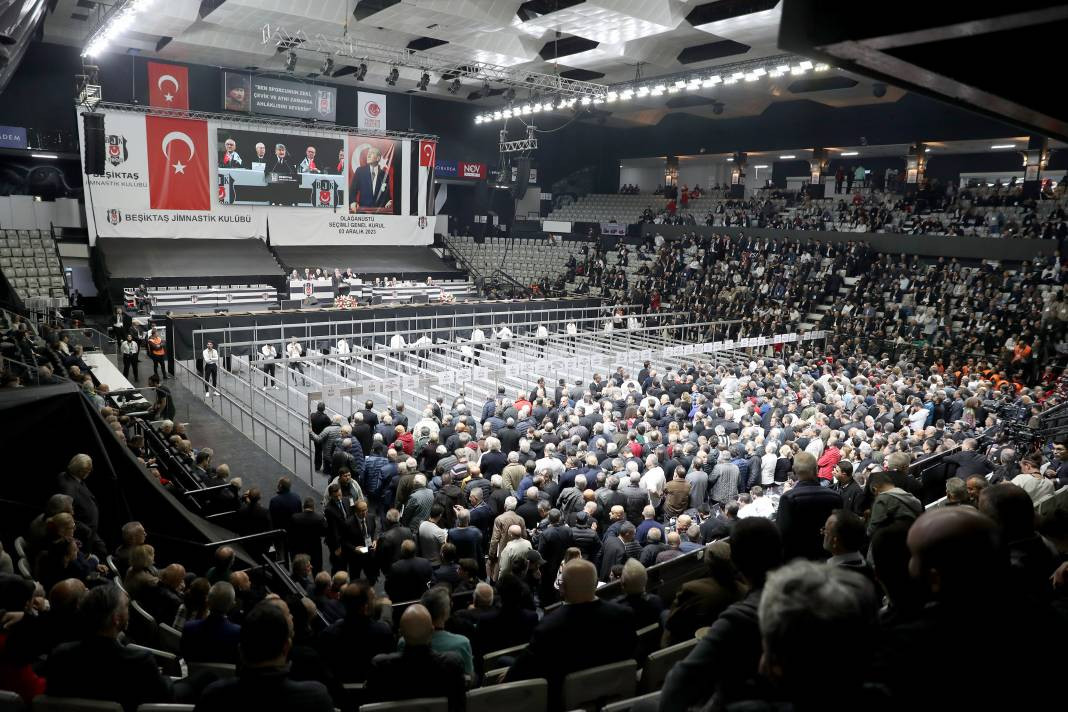 Beşiktaş'ın 35. başkanı belli oluyor. Serdal Adalı mı Hasan Arat mı? Genel kuruldan en güzel fotoğraflar - Resim: 3