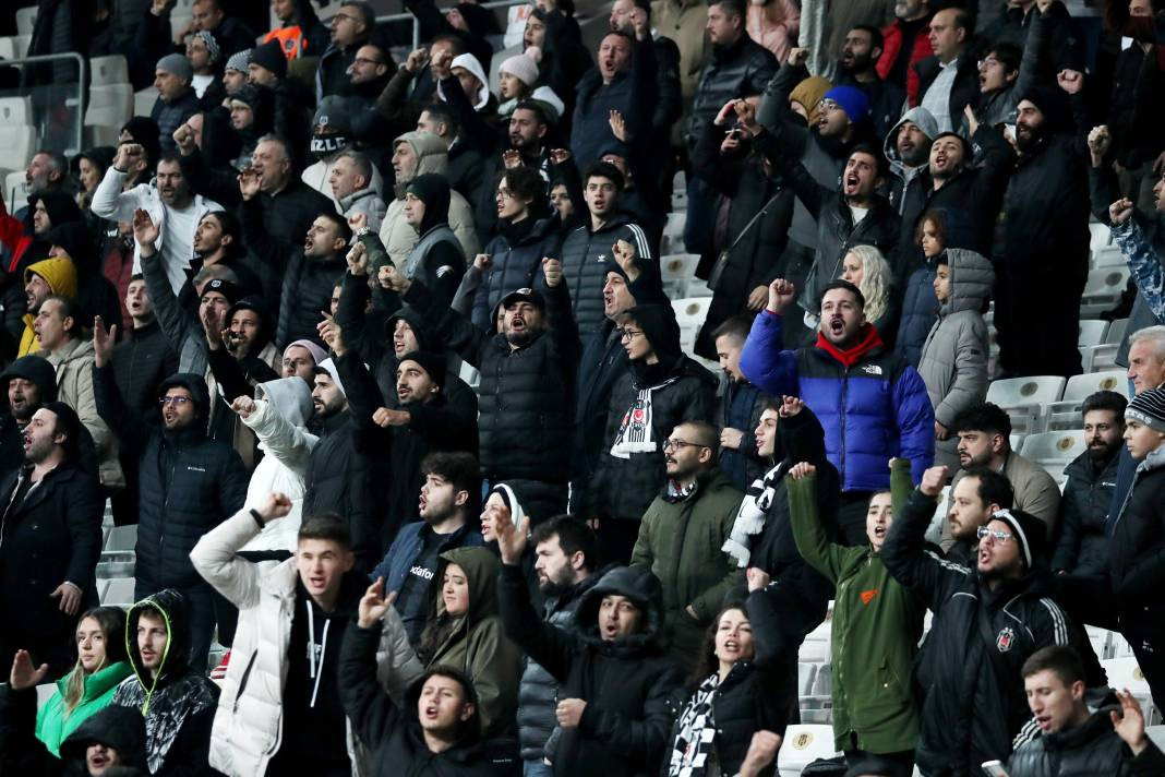 Beşiktaş taraftarı için sezon artık çile! Alanya'dan 3 yediler maç sonu özür dilediler. Alanyaspor Beşiktaş maçının çok özel fotoğrafları - Resim: 27