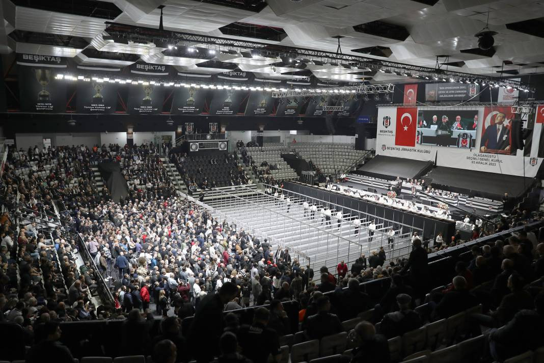 Beşiktaş'ın 35. başkanı belli oluyor. Serdal Adalı mı Hasan Arat mı? Genel kuruldan en güzel fotoğraflar - Resim: 5
