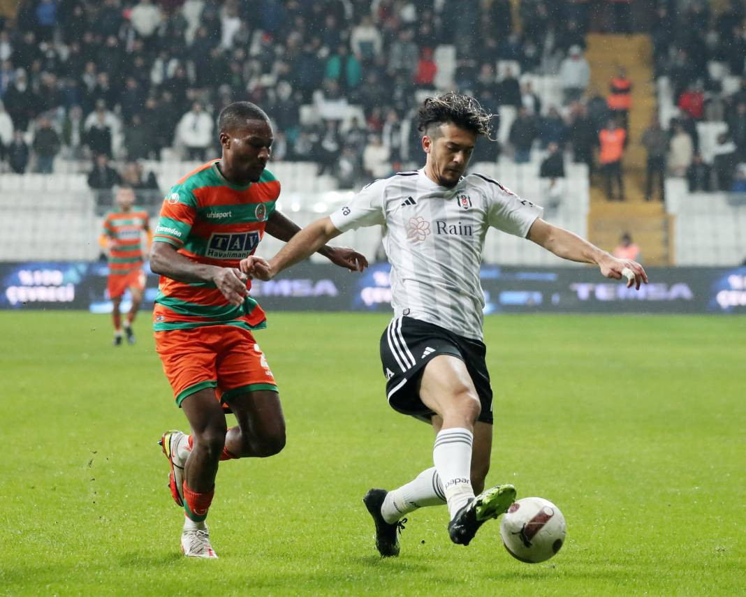 Beşiktaş taraftarı için sezon artık çile! Alanya'dan 3 yediler maç sonu özür dilediler. Alanyaspor Beşiktaş maçının çok özel fotoğrafları - Resim: 26