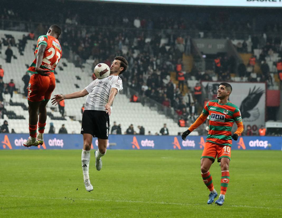 Beşiktaş taraftarı için sezon artık çile! Alanya'dan 3 yediler maç sonu özür dilediler. Alanyaspor Beşiktaş maçının çok özel fotoğrafları - Resim: 25
