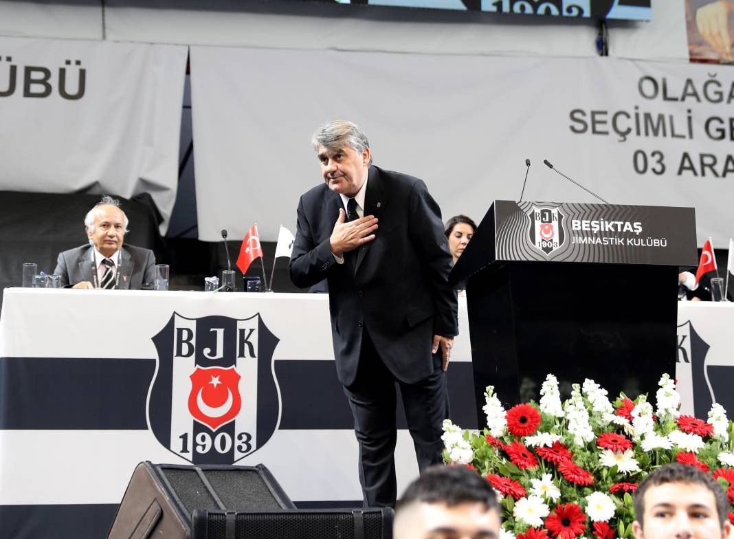 Beşiktaş'ın 35. başkanı belli oluyor. Serdal Adalı mı Hasan Arat mı? Genel kuruldan en güzel fotoğraflar - Resim: 14